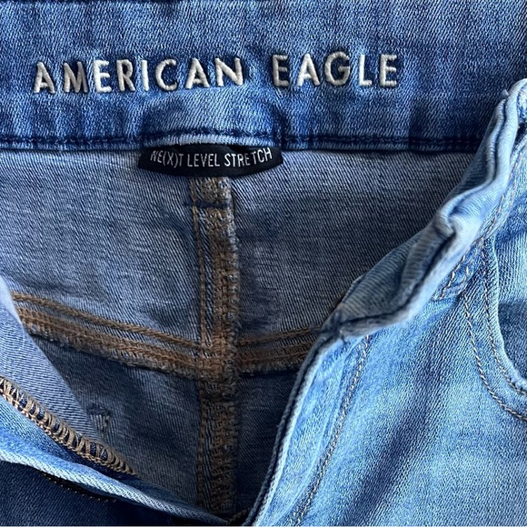 American Eagle Ultra Curvy Mom Jeans Women’s Light Blue Jeans Size 6 - Picture 4 of 4
